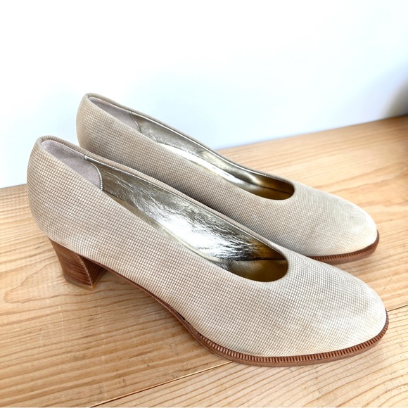 Vintage 1990s 2000s Never Worn Joan & David Sz 8 Suede Heels - Picture 2 of 9